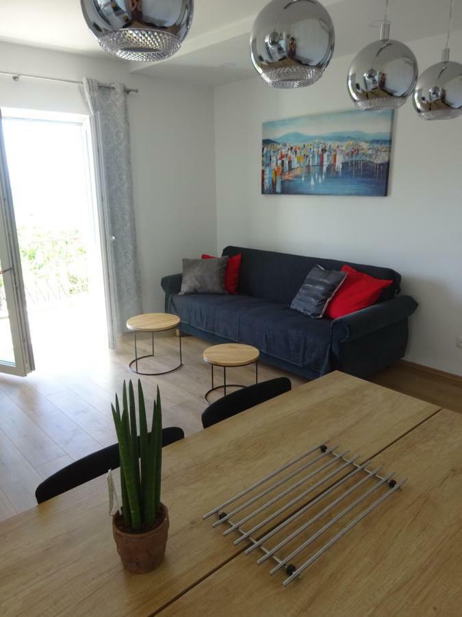 Apartment Duce Omis Bagian luar foto