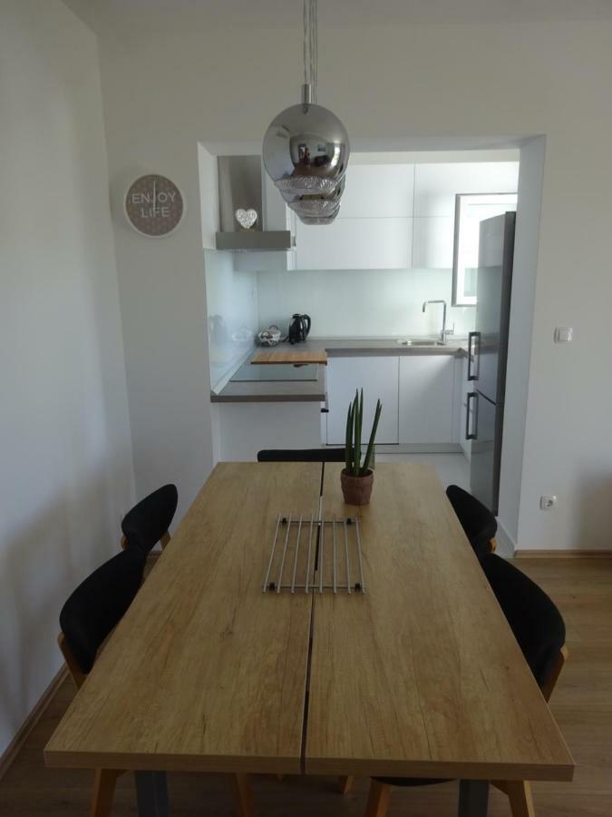 Apartment Duce Omis Bagian luar foto