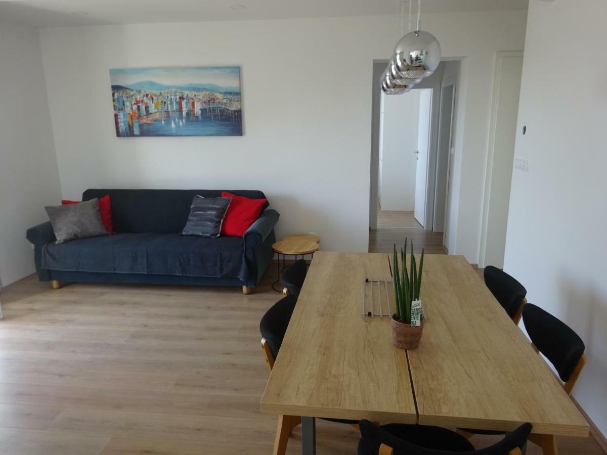 Apartment Duce Omis Bagian luar foto